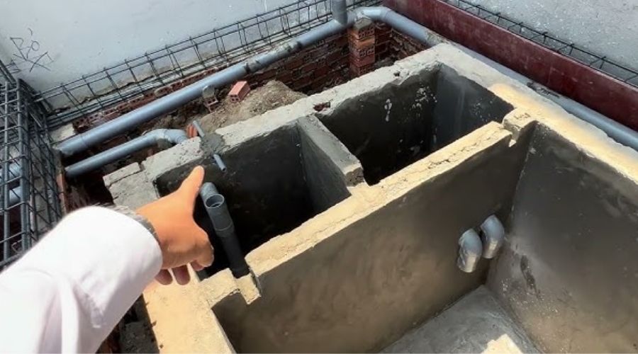 Phân tích kỹ thuật: Có nên đặt bể phốt dưới phòng khách?