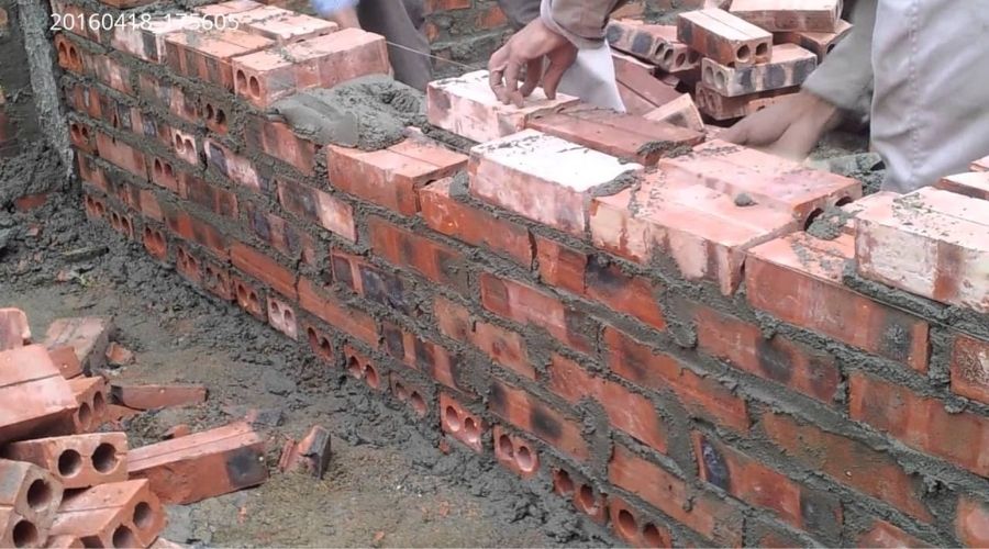 nhà dân nên Xây bể phốt tường 10 hay 20