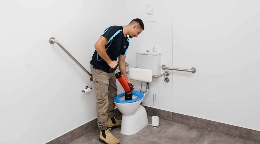 Cách làm sạch bể phốt đơn giản tại nhà không cần thợ