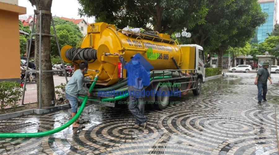 Cách hút bể phốt vi sinh đúng chuẩn kỹ thuật hiệu quả cao