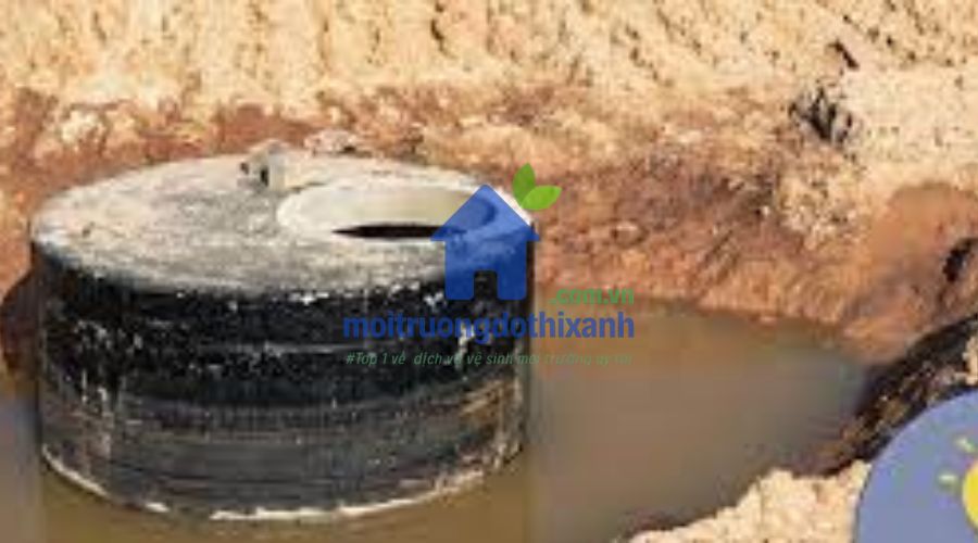 Nắp đạy hút bể phốt cần có lỗ thông hơi