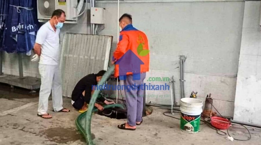 Dịch vụ xe hút bể phốt 10 khối chuyên nghiệp tại TPHCM