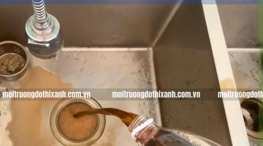 cách thông tắc bồn cầu cống bằng coca cola