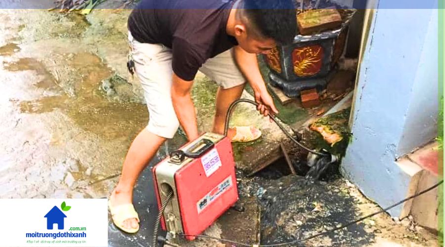 xử lý thông cống nghẹt bằng máy chuyên dụng
