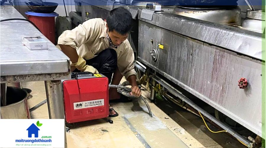 thợ thông cống nghẹt tại nhà hàng ở quận 2