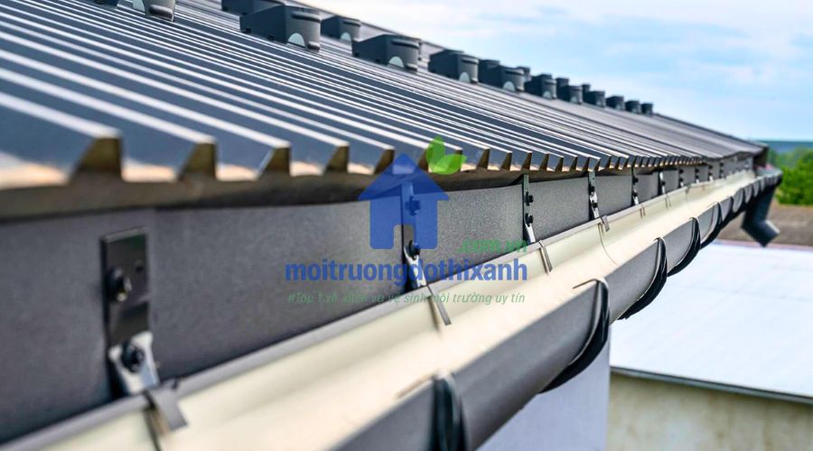 Dụng cụ thông ống thoát nước mưa đơn giản, dễ sử dụng
