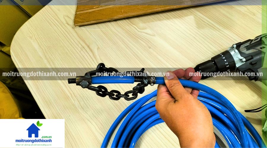 Hướng Dẫn Sử Dụng Máy Đánh Xích Thông Cống Triệt Để Tại Nhà