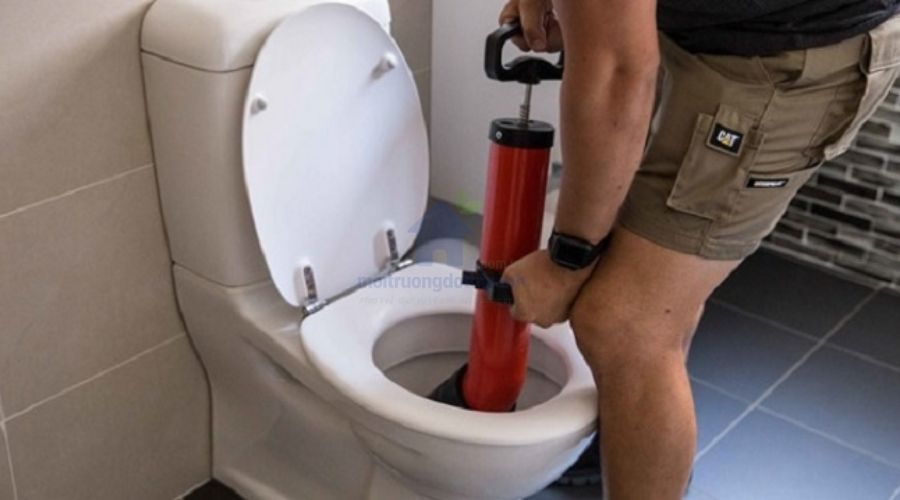 3 kiểu cây thụt bồn cầu thông tắc cực nhanh ai cũng nên có