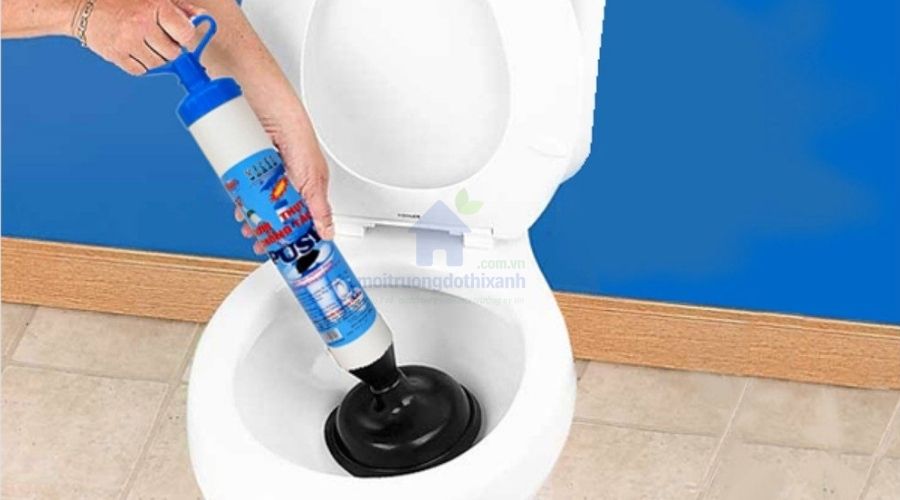 Cây bơm thụt bồn cầu tiện lợi cho mọi gia đình