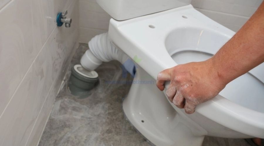 Lắp đặt ống thoát khí bồn cầu đúng cách