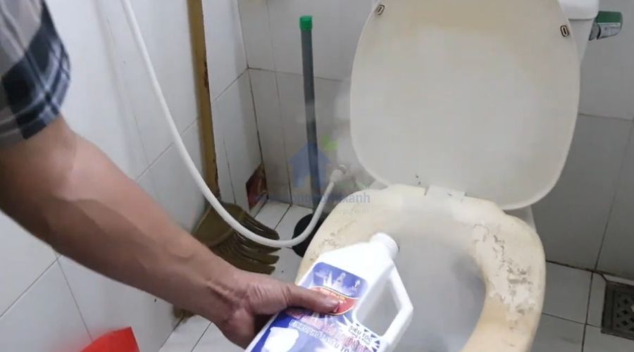 Cách sử dụng bột thông bồn cầu đúng cách, an toàn và hiệu quả
