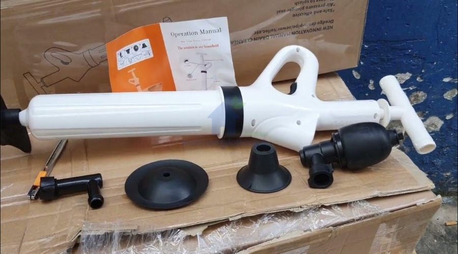 Cách thông bồn cầu nghẹt bằng khí nén không cần thợ