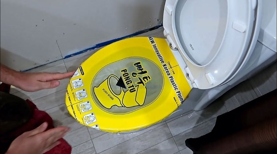 Mẹo dùng miếng dán thông bồn cầu an toàn và sạch sẽ