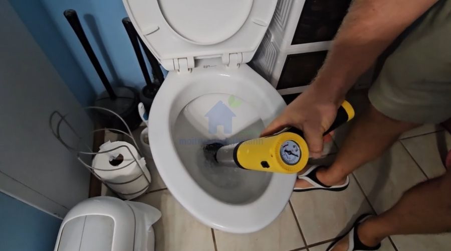 Súng thông tắc bồn cầu mini tiện lợi cho gia đình