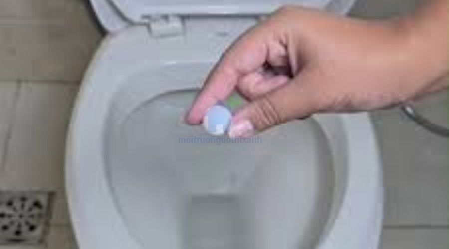 Cách sử dụng viên thả bồn cầu an toàn cho mọi gia đình