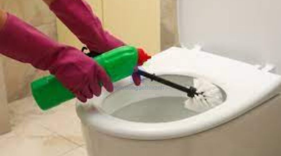 Hướng dẫn sử dụng Vim thông bồn cầu bị nghẹt