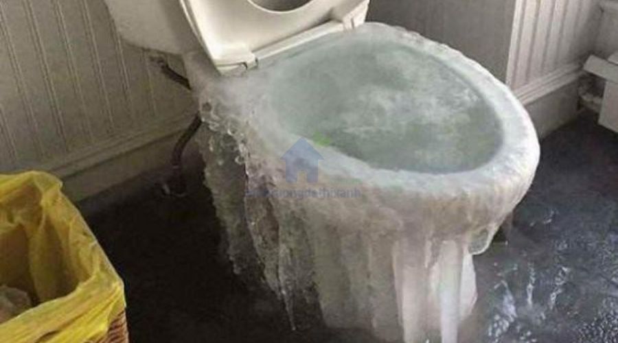 Cách sửa bồn cầu bị tràn nước nhanh tại nhà không cần thợ