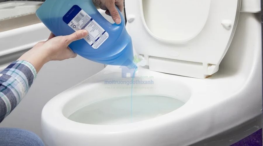 Cách thông bồn cầu bằng Vim hiệu quả tại nhà