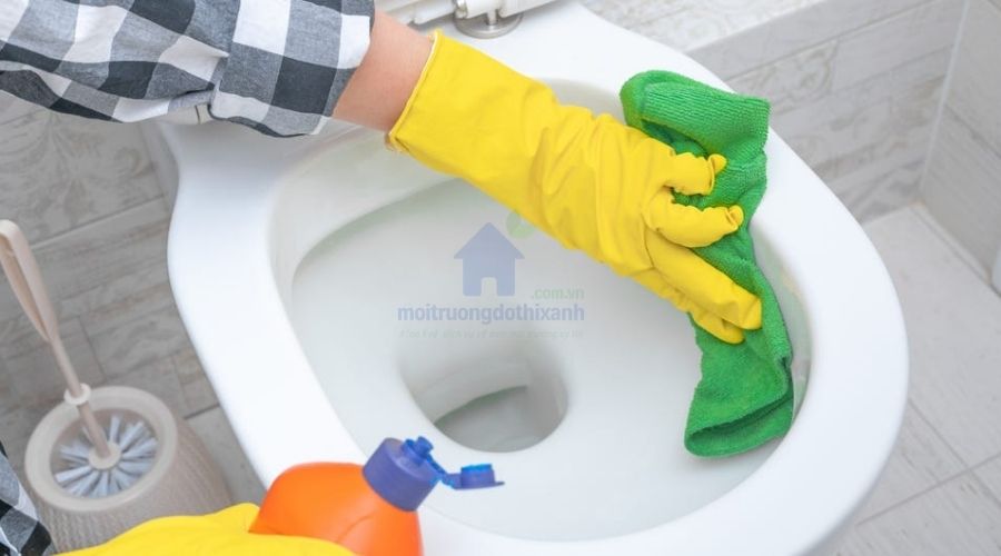 Hướng dẫn chi tiết cách thông bồn cầu bằng axit đúng chuẩn