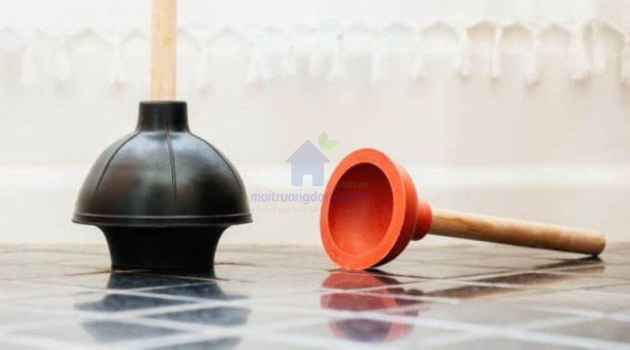 Thông Bồn Cầu Bệt Bị Tắc Tại Nhà bằng Cây Thông Bồn Cầu