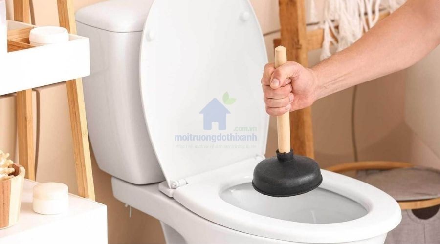 Cách làm chai nhựa thông bồn cầu siêu tiết kiệm chi phí