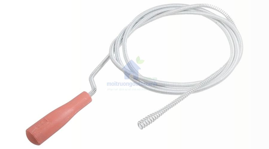 Cách luồn dây lò xo vào bồn cầu đúng kỹ thuật