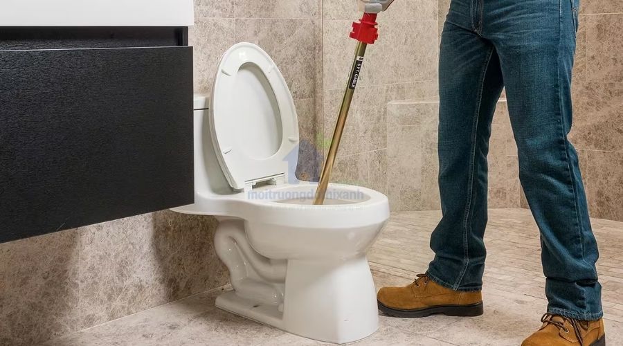 Mẹo thông tắc bồn cầu nghẹt tại nhà hiệu quả