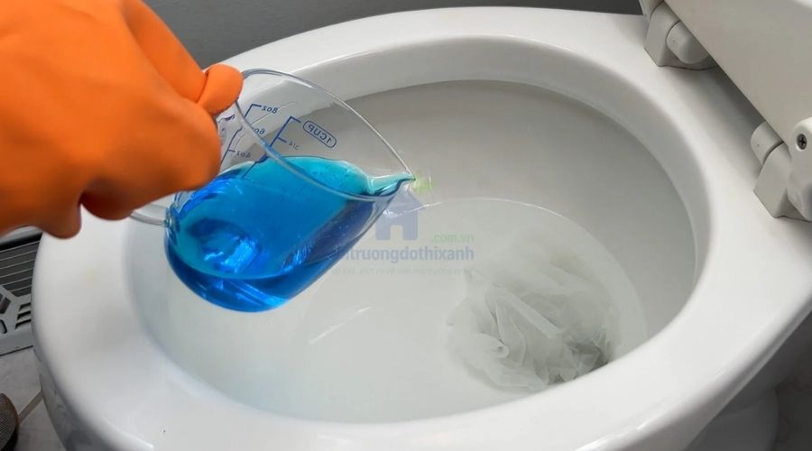 hóa chất thông bồn cầu bị tắc