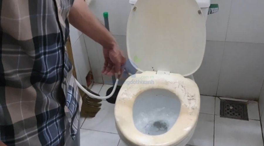 Hướng dẫn cách dùng bột thông tắc bồn cầu tại nhà