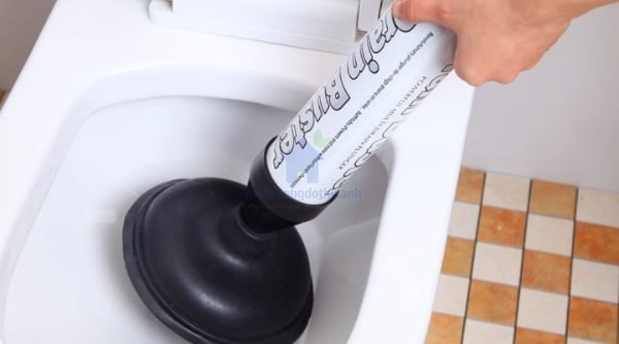 thụt thông bồn cầu