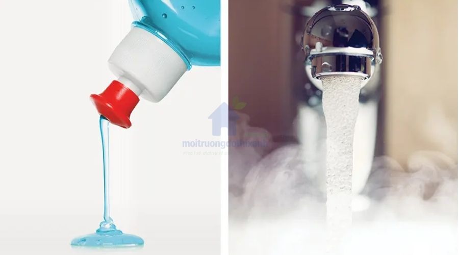 thông tắc bồn cầu bằng nước rửa chén kết hợp nước nóng