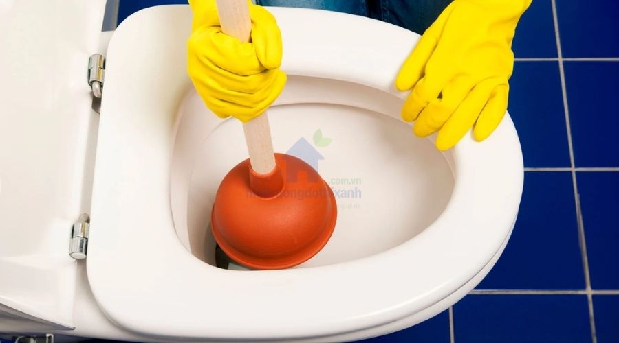 Phương pháp thông tắc bồn cầu hiện đại