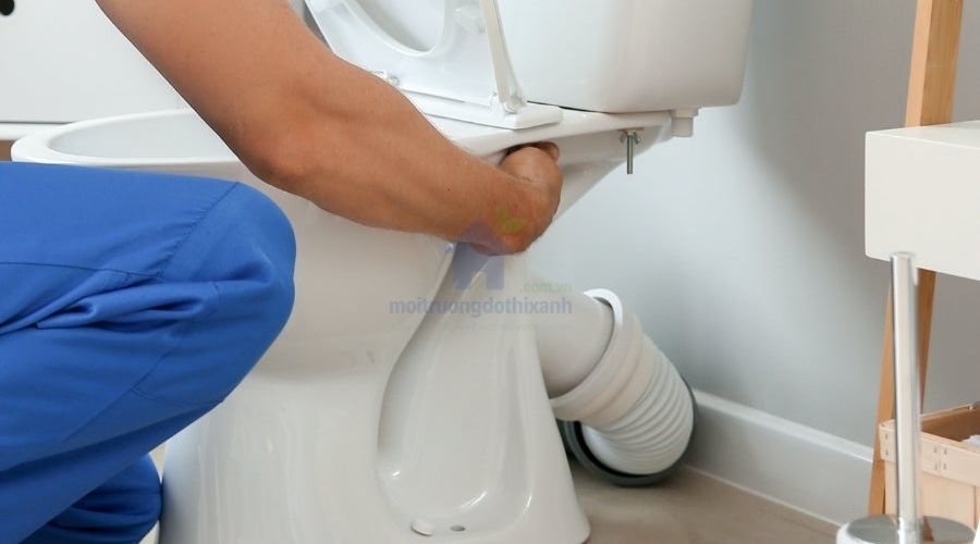 Hình ảnh lắp ống thông hơi bồn cầu mới