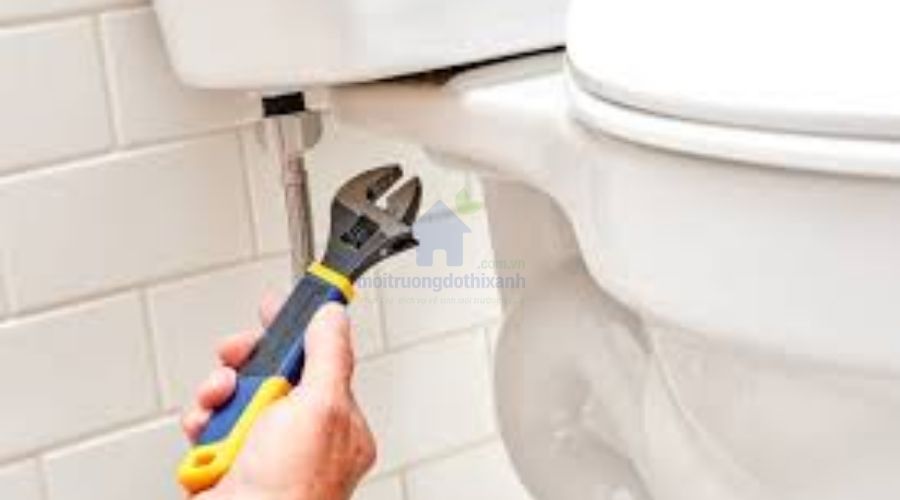 Cách khắc phục bồn cầu rỉ nước không cần thợ