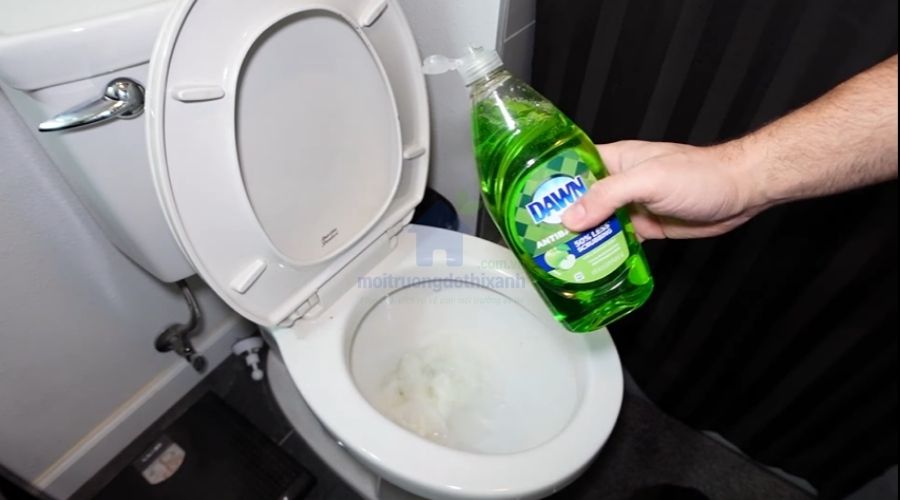 Lưu ý quan trọng khi tự thông bồn cầu chung cư