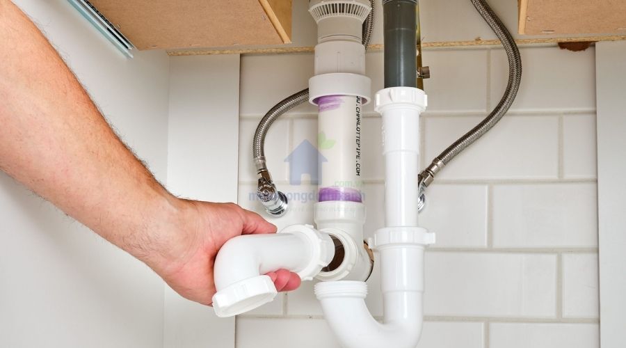 Cách thông ống thông hơi bồn cầu bị nghẹt không cần thợ