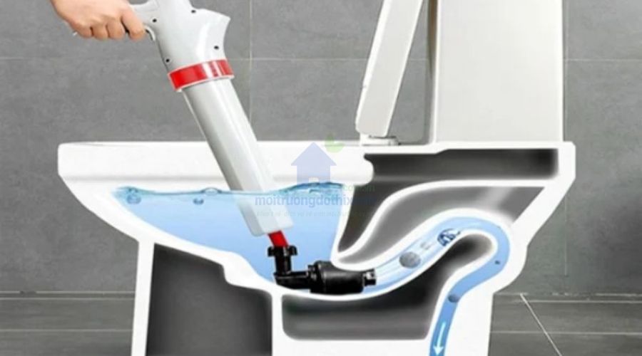 Thông bồn cầu bằng cây thụt cho hộ gia đình nhỏ