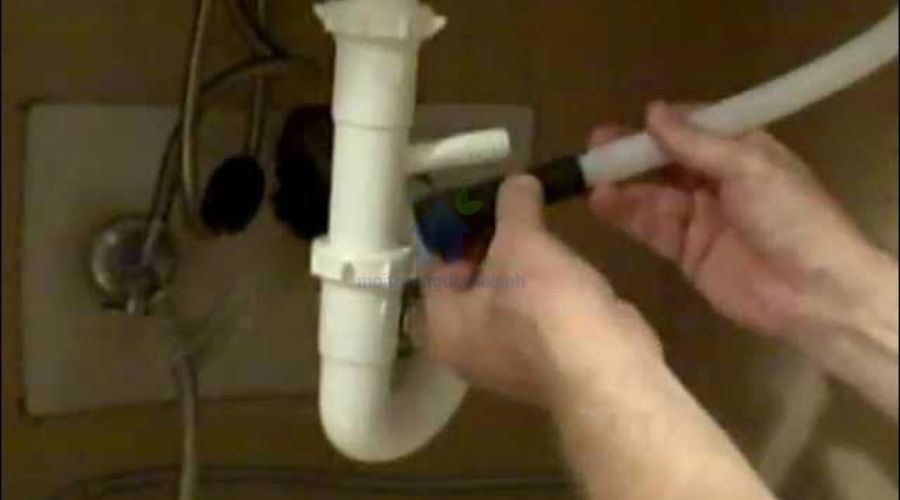 Hướng dẫn sửa bồn cầu tràn nước liên tục