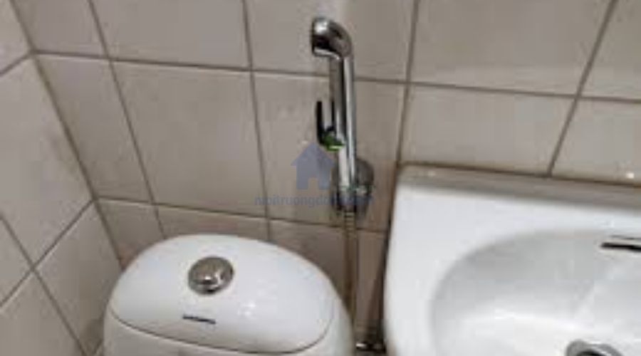 Vòi xịt bồn cầu tiện lợi cho vệ sinh hằng ngày