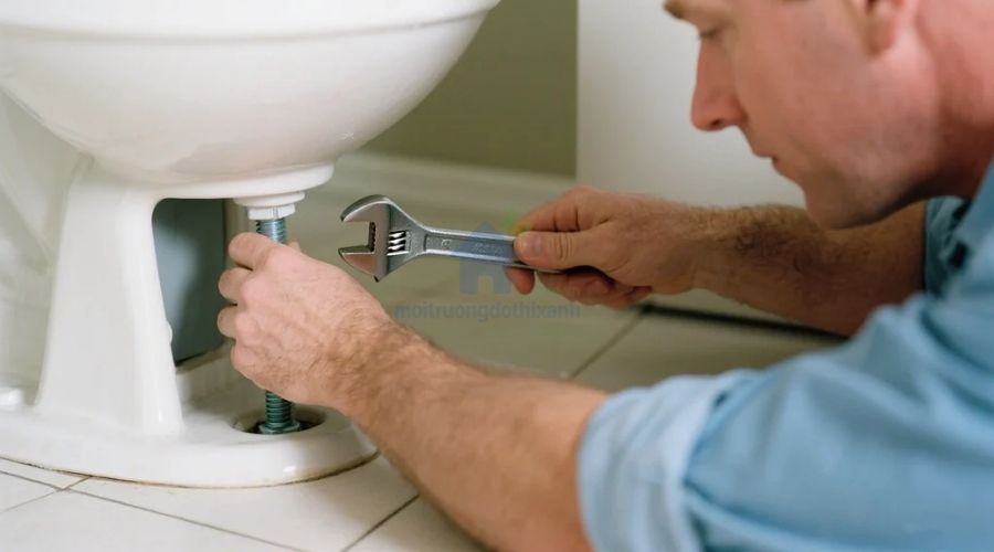 Cách lấy vải khỏi bồn cầu không đục phá