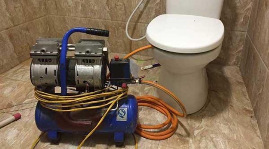 thông tắc bồn cầu bằng Máy nén khí mini