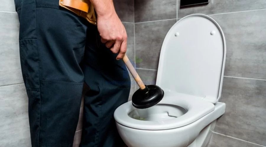 Các phương pháp thông bồn cầu chung cư nhanh chóng không cần thợ