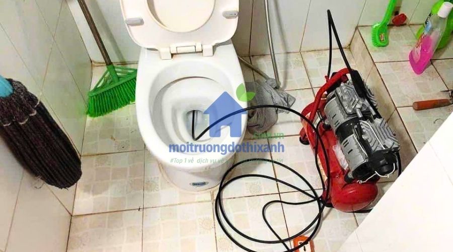 Xe hút bồn cầu và thông tắc tại Cầu Giấy