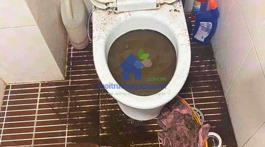 Thiết bị thông tắc bồn cầu hiện đại tại Cầu Giấy