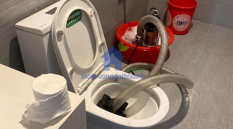 Dịch vụ thông tắc bồn cầu Hòa Bình nhanh chóng, an toàn