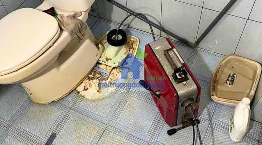 giá thông bồn cầu lò xo