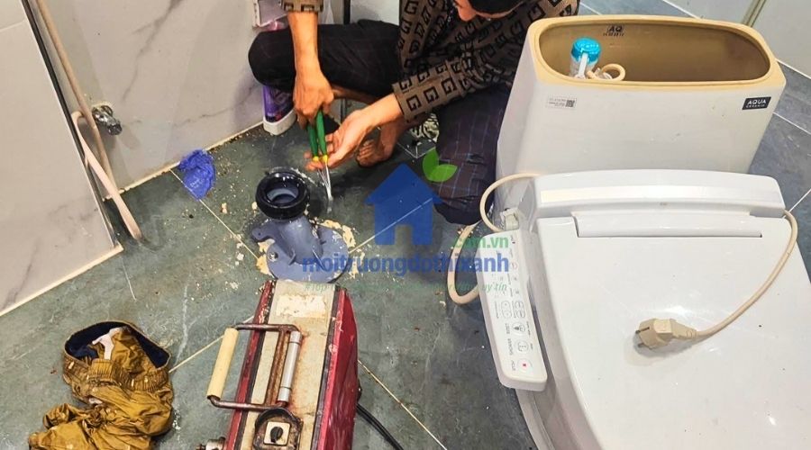 Thông tắc bồn cầu Hà Nam giá rẻ, triệt để, không đục phá