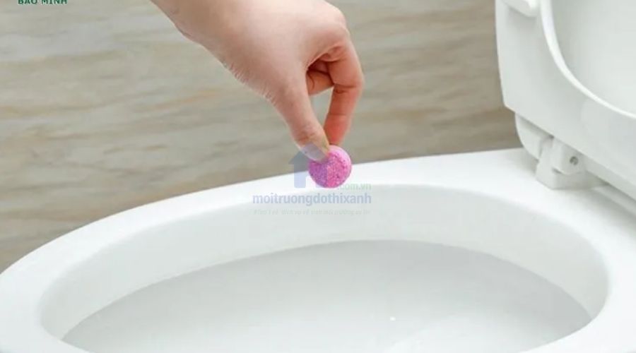Cách thả viên vệ sinh bồn cầu an toàn và hiệu quả