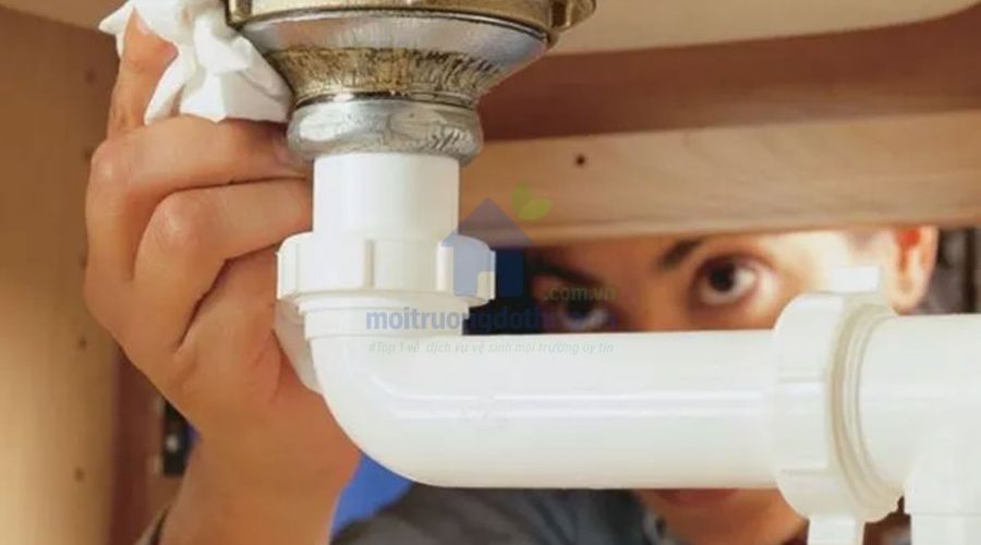 Bồn rửa chén nghẹt nước bốc mùi hôi khó chịu