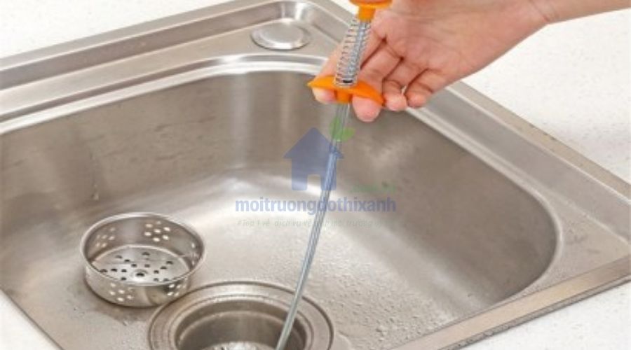 Lưu ý an toàn khi sử dụng que thông tắc bồn rửa bát